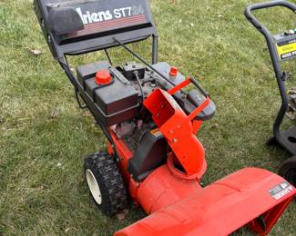 Ariens ST724 Snowblower