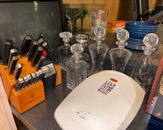 Decanters, George Forman grill and knives in a knife block
