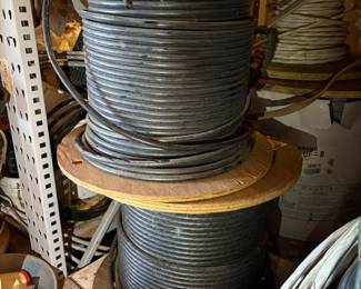 Spools of 600 volt copper wire