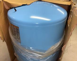 New in Box. Never used. Whole home reverse osmosis water filtration bladder tank