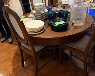 Kitchen table and 6 chairs
