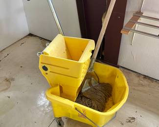 Mop bucket 