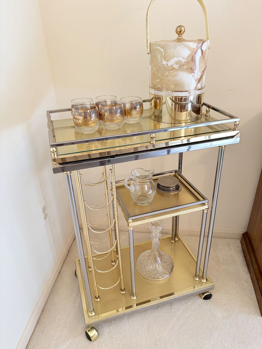 Bar cart - with removal top tray
