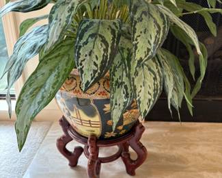 Porcelain planter with stand