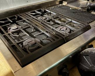 Viking gas cooktop and hood