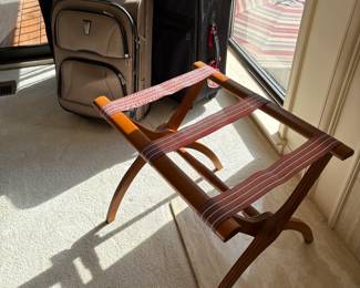 Luggage rack and roller bag luggage