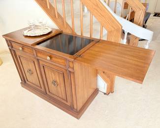 Solid wood bar cabinet by Henredon with top that flips open. Excellent condition.