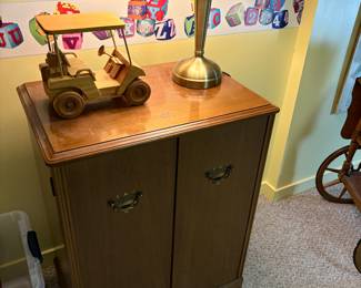 Another view of the LP cabinet closed
