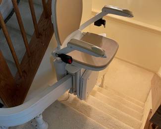ACORN stair lift - all parts are ready to be assembled- great condition - ACORN did the removal from the stairs in September 2025. Estimated install fees approx. $700 with Acorn.