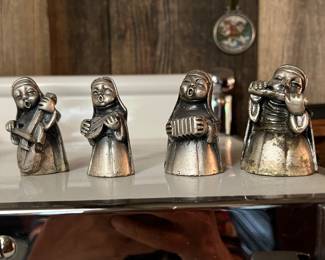 Four Singing Nums
