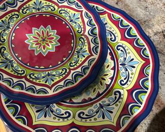 Set of outdoor plates 