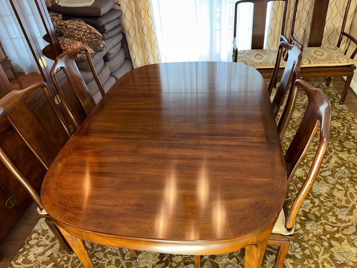 Henredon Top quality, includes 6 chairs