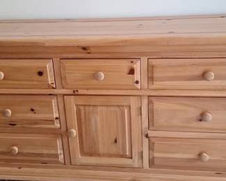 Broyhill 8 Drawer Dresser