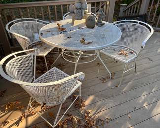 Outdoor Metal Table & Chairs 
