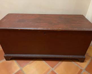 Shaker blanket chest