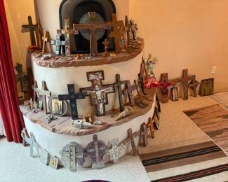 Crosses and retablos