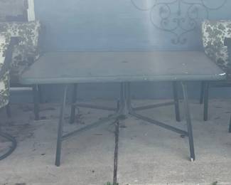 Table 4 Chairs 2 Stationary 2 Swivel 