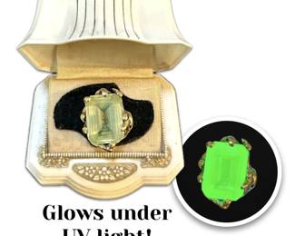  001 14k Gold Vintage Uranium Glass Ring 17.35g