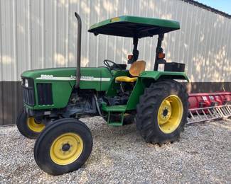 John Deere 5230
