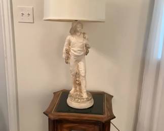 Lighted display cabinet with lamp. 