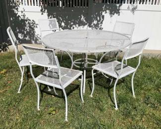 005 Patio Table And Chairs.