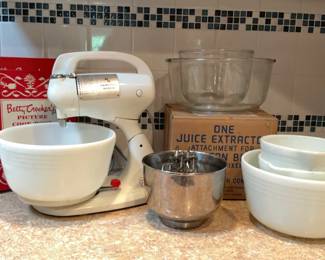 Vintage Hamilton Beach Mixer W Bowls.