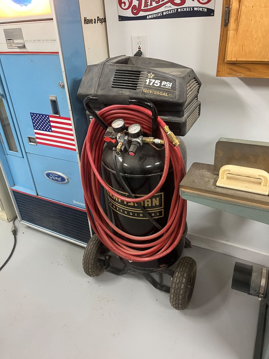 Craftsman standing compressor with wheels, PSI175 , 25 gallon
