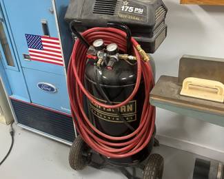 Craftsman standing compressor with wheels, PSI175 , 25 gallon