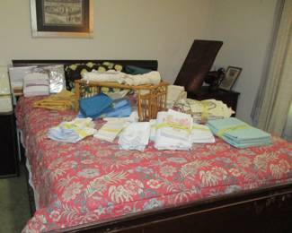 Vintage Linens... Full Bed...