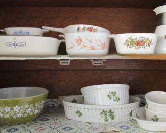 Vintage Pyrex.. Corningware...