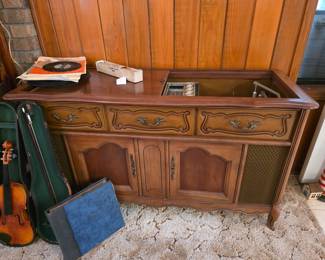 #7  Magnavox Stereo Console Astro-Sonic  50"Wx19"Dx28"H   $225