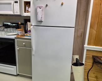 #31  Roper 18 cu ft Refrigerator   $250