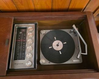 #7  Magnavox Stereo Console Astro-Sonic  50"Wx19"Dx28"H   $225