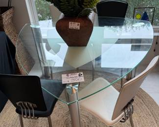 Mid-century modern glass-top dining table and chairs add a stylish touch