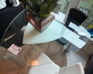 Mid-century modern glass-top dining table and chairs add a stylish touch