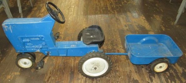 Pedal Tractor w/Wagon