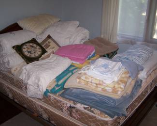 FR. PROV. BED & BEDDING