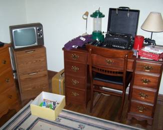 KNEEHOLE DESK/ CHAIR, FILE CABINET & TV