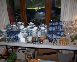 BLUE CURRIER & IVES DISHES AND MATCHING GLASSWARE