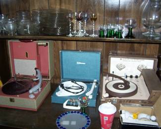 OLD RECORD PLAYERS & MORE GLASS