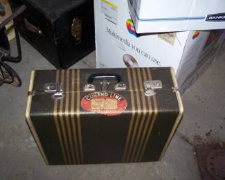 VINTAGE SUITCASE
