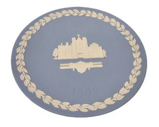 WEDGWOOD JASPERWARE 1980 ST JAMES PALACE CHRISTMAS PLATE