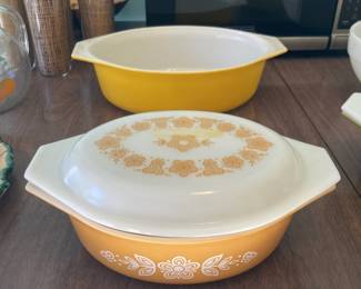 Pyrex Butterfly Gold 1-1/2 Quart Lidded Casserole Dish, Pyrex Sunflower Yellow 2-1/2 Quart Casserole Dish