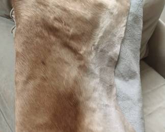 Gorgeous hide. Mint condition!