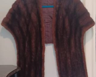 Vintage Fitted Shoulder Mink Stole. Amazing on!