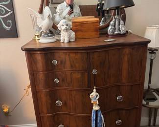 Antique oak chest of drawers