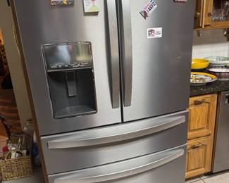 Whirlpool double doors with ice and water, freezer in drawer 
