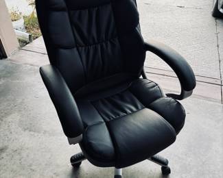 Black High-Back Leather Executive Office Chair
Luxurious black leather executive chair featuring a high-back design for superior comfort and support. Adjustable height and tilt with smooth-rolling casters—perfect for office, home workspace, or executive desk setup.