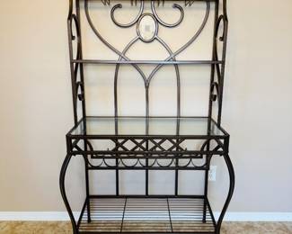Baker’s Wine Rack
Elegant metal and wood baker’s rack with integrated wine storage. Features multiple shelves for display or storage and a lower wine rack section. Sturdy construction and stylish design — perfect for kitchen, dining, or entertaining space.