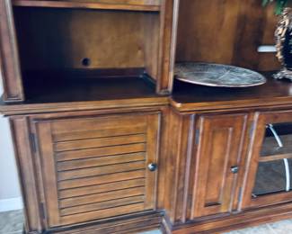 Solid Wood Entertainment Center / Media Console
Beautifully crafted solid wood entertainment unit with versatile design. Can be used as a full wall unit or separated into two bookshelves/curio cabinets and a center media console. Sturdy construction, attractive finish, and excellent condition — functional and elegant.